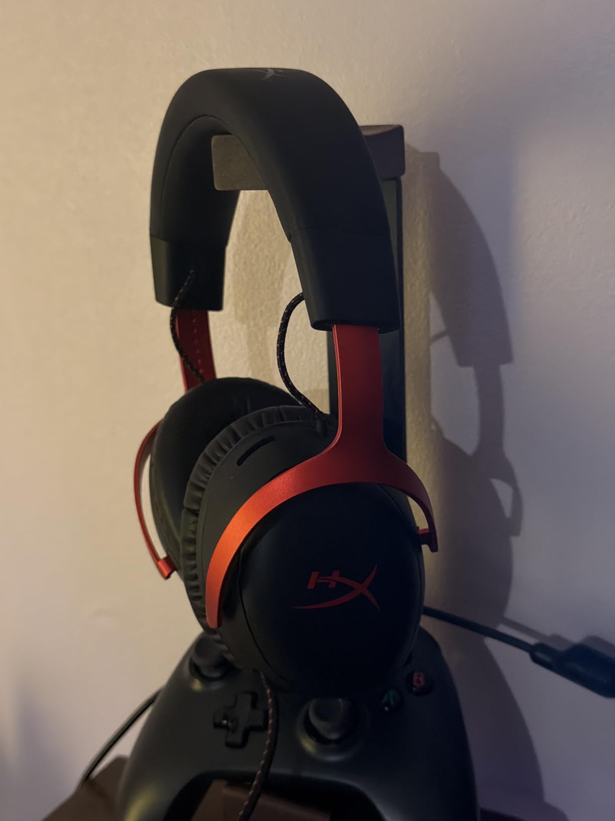 HyperX Cloud III - Wired Gaming Headset, PC, PS5, Xbox Series X|S, Angled 53mm Drivers, DTS Spatial Audio, Memory Foam, Durable Frame, Ultra-Clear 10mm Mic, USB-C, USB-A, 3.5mm - Black customer photo 1