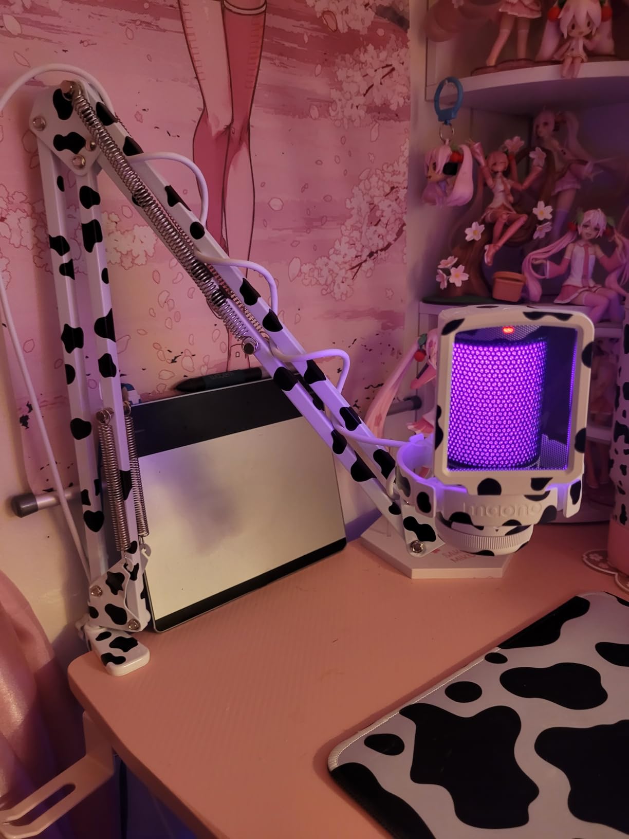 MAONO USB Gaming Microphone, Noise Cancellation Condenser Mic with Mute, Gain, Monitoring, Boom Arm Mic for Streaming, Podcast, Twitch, YouTube, Discord, PC, Computer, PS4, PS5, Mac, GamerWave DGM20S customer photo 2