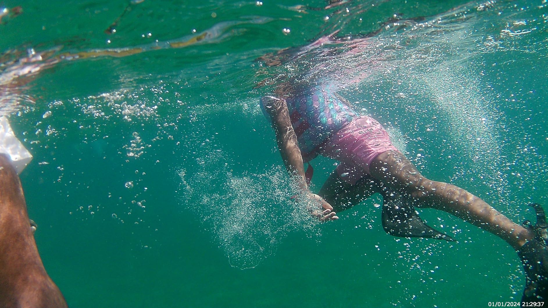 AKASO Brave 4 Action Camera 4K 30fps with 64GB MicroSD U3 Card Bicycle Helmet Accessories Kit Bundle, 20MP Ultra HD 131FT Waterproof Underwater Camera EIS WiFi Remote Control 5X Zoom Sport Cameras customer photo 2