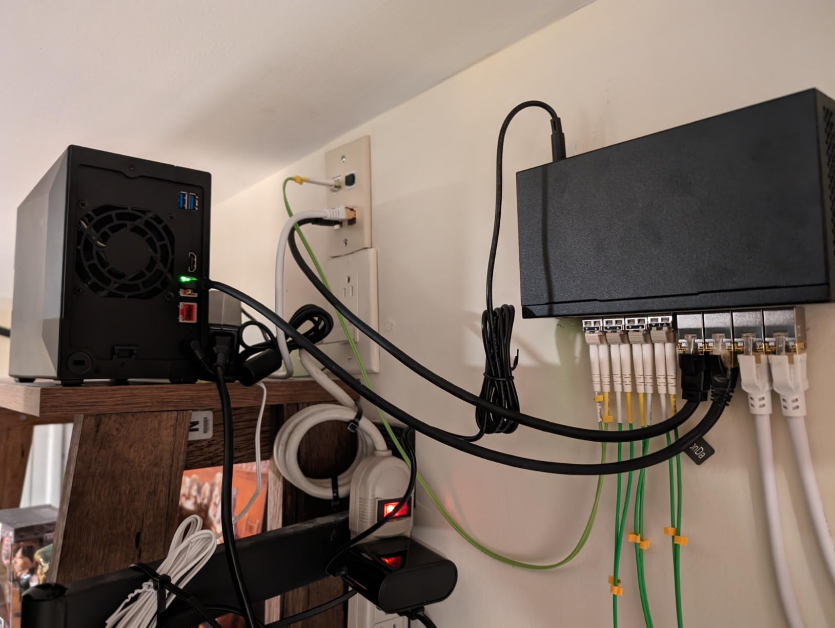 Asustor AS5402T, 2 Bay NAS, Intel Quad-Core 2.0GHz CPU, 4X M.2 NVMe SSD Slots, 2x2.5GbE Ports, 4GB DDR4 RAM, Cloud Storage for Gaming and Live Stream, Network Attached Storage (Diskless) customer photo 1