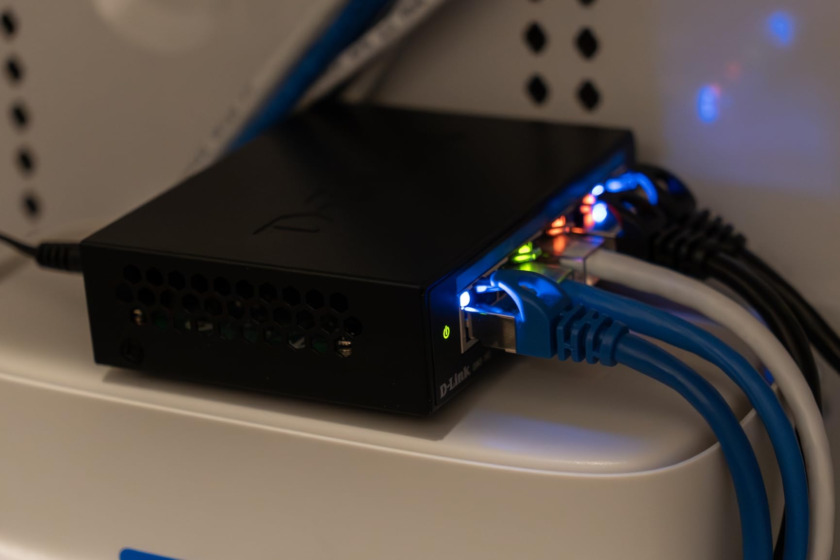 D-Link 5-Port 2.5GB Unmanaged Gaming Switch with 5 x 2.5G - Multi-Gig, Network, Fanless, Plug & Play (DMS-105) customer photo 1