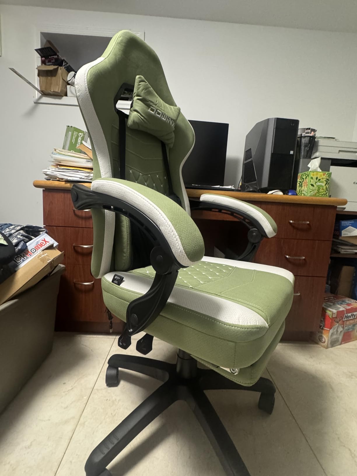 Dowinx Gaming Chair Breathable Fabric Game Chair with Gel Pad and Storage Bag, Comfortable Gamer Chair with Pocket Spring Cushion, Ergonomic Computer Chair with Footrest, Green customer photo 2