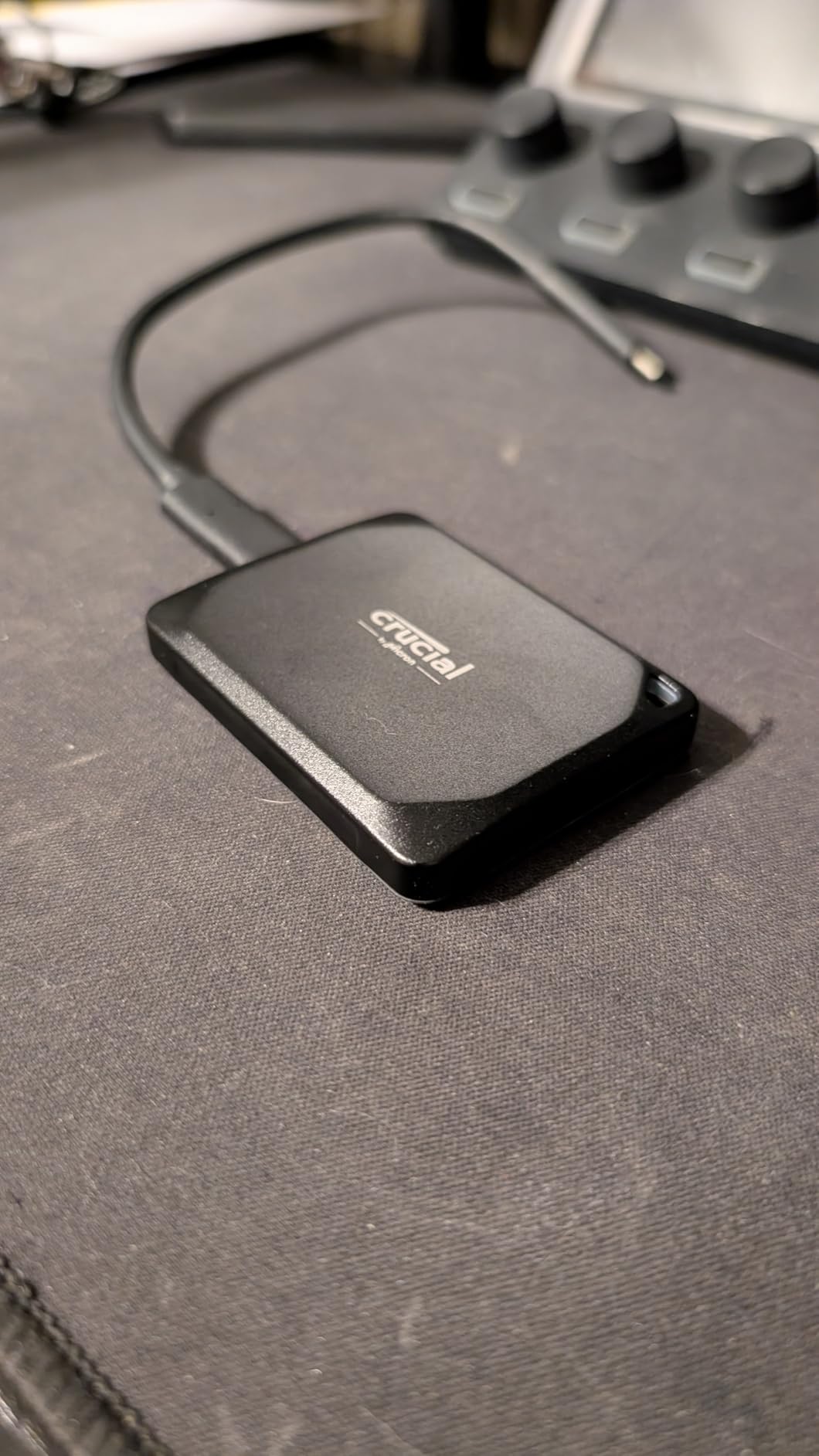 Crucial X10 Pro 1TB Portable SSD, Up to 2100MB/s Read, 2000MB/s Write, 3.2 USB-C, External Solid State Drive, Durable Storage for PC & Mac, for Professional Creators, Black - CT1000X10PROSSD902 customer photo 1