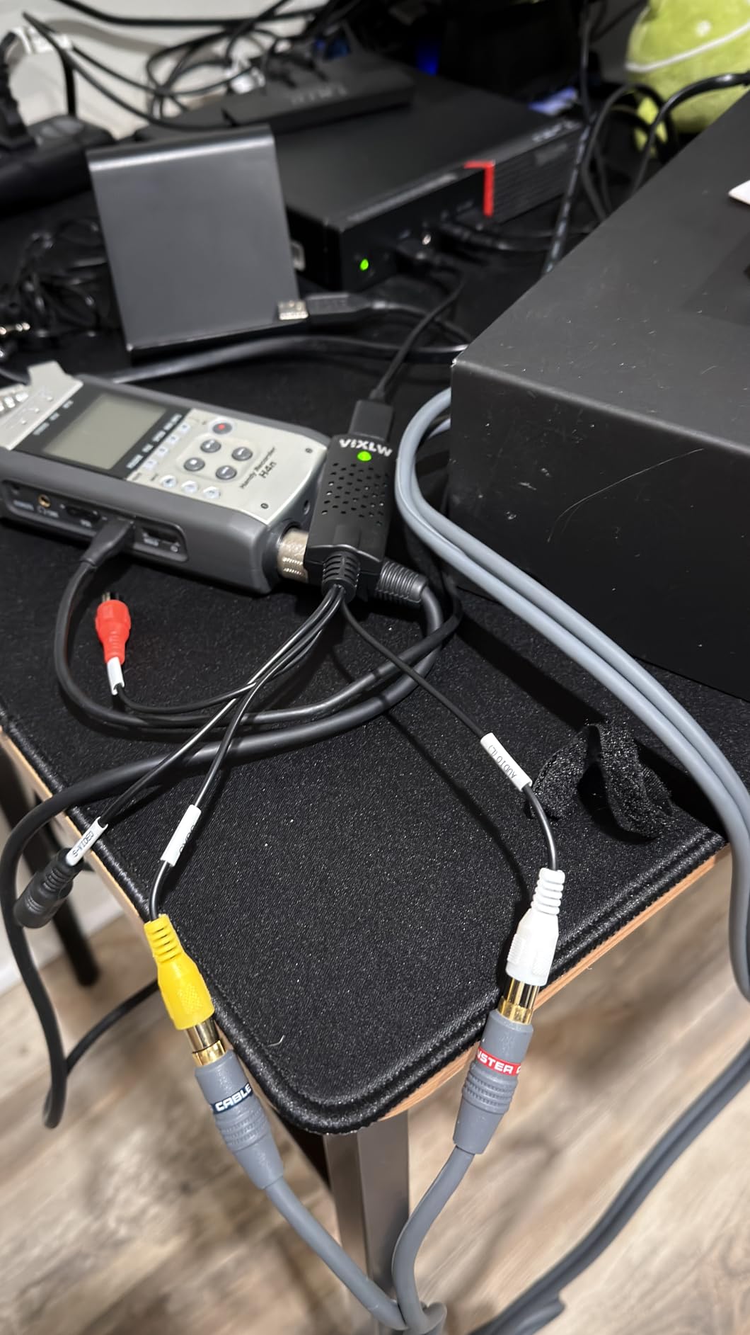 Capture Card, USB Video Capture Card Device, Audio Video Converter Grabber for RCA to USB-Convert VHS Mini DV VCR Hi8 DVD to Digital, for PC TV Tape Player Camcorder, MAC Windows Vista Compatible customer photo 2