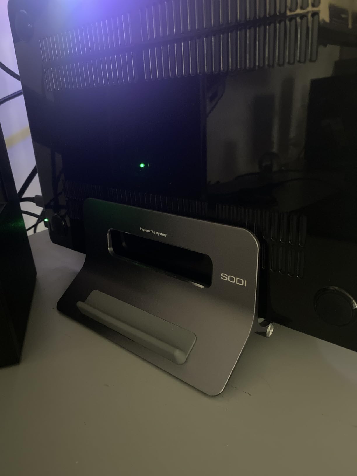 SODI Vertical Laptop Stand for Desk, Gravity Auto Lock MacBook Stand, Aluminum Laptop Holder Vertical Compatible with MacBook Pro, Air, Tablet, Space-Saving Organize Work & Home Office, Gray customer photo 1