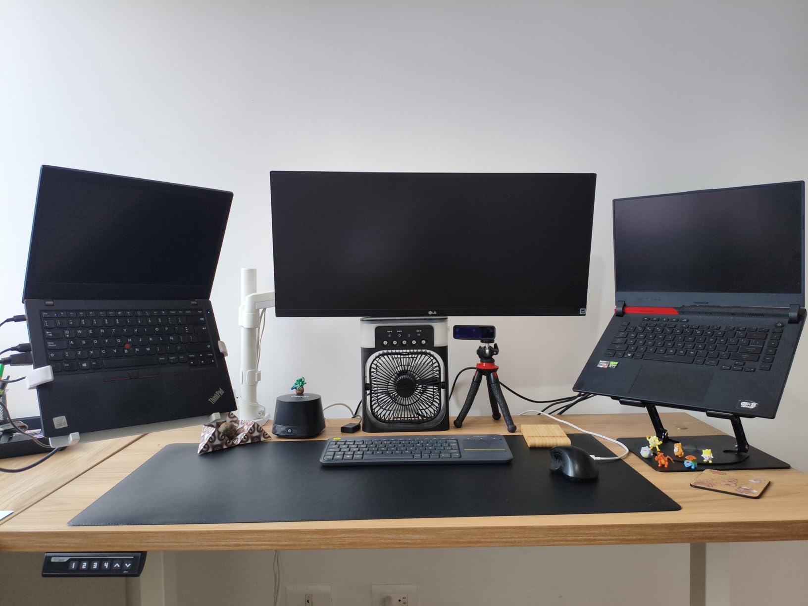 UGREEN HDMI KVM Switch 1 Monitor 2 Computers, with 4 USB Ports 4K@60Hz KVM Switches for Sharing One Monitor Keyboard Mouse Printer with 2 HDMI Cables, 2 USB Cables, Desktop Controller customer photo 2