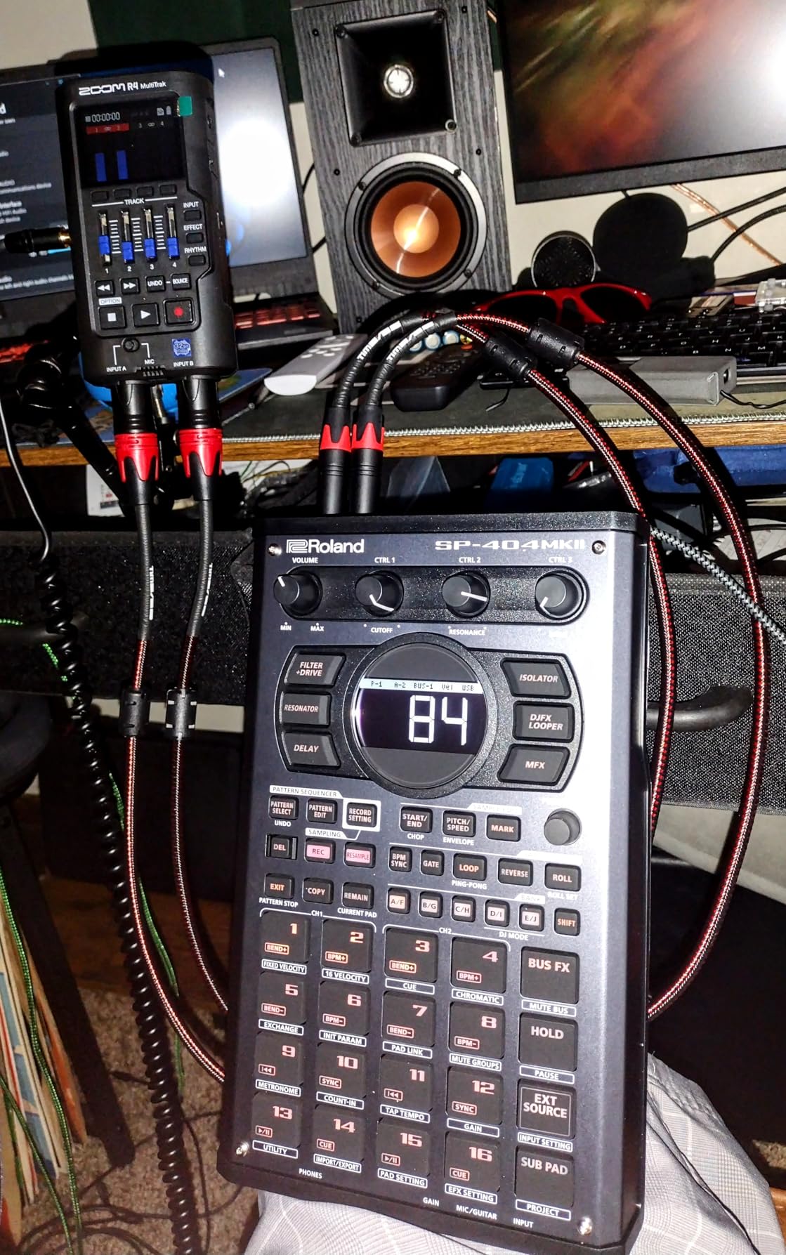 Zoom R4 Multi-Track Recorder for Musicians with 2 XLR/TRS Combo Inputs, 32-Bit Float, Stereo Bouncing Built-In Microphone, Effects, Rhythms, Battery Powered, USB Audio Interface customer photo 1