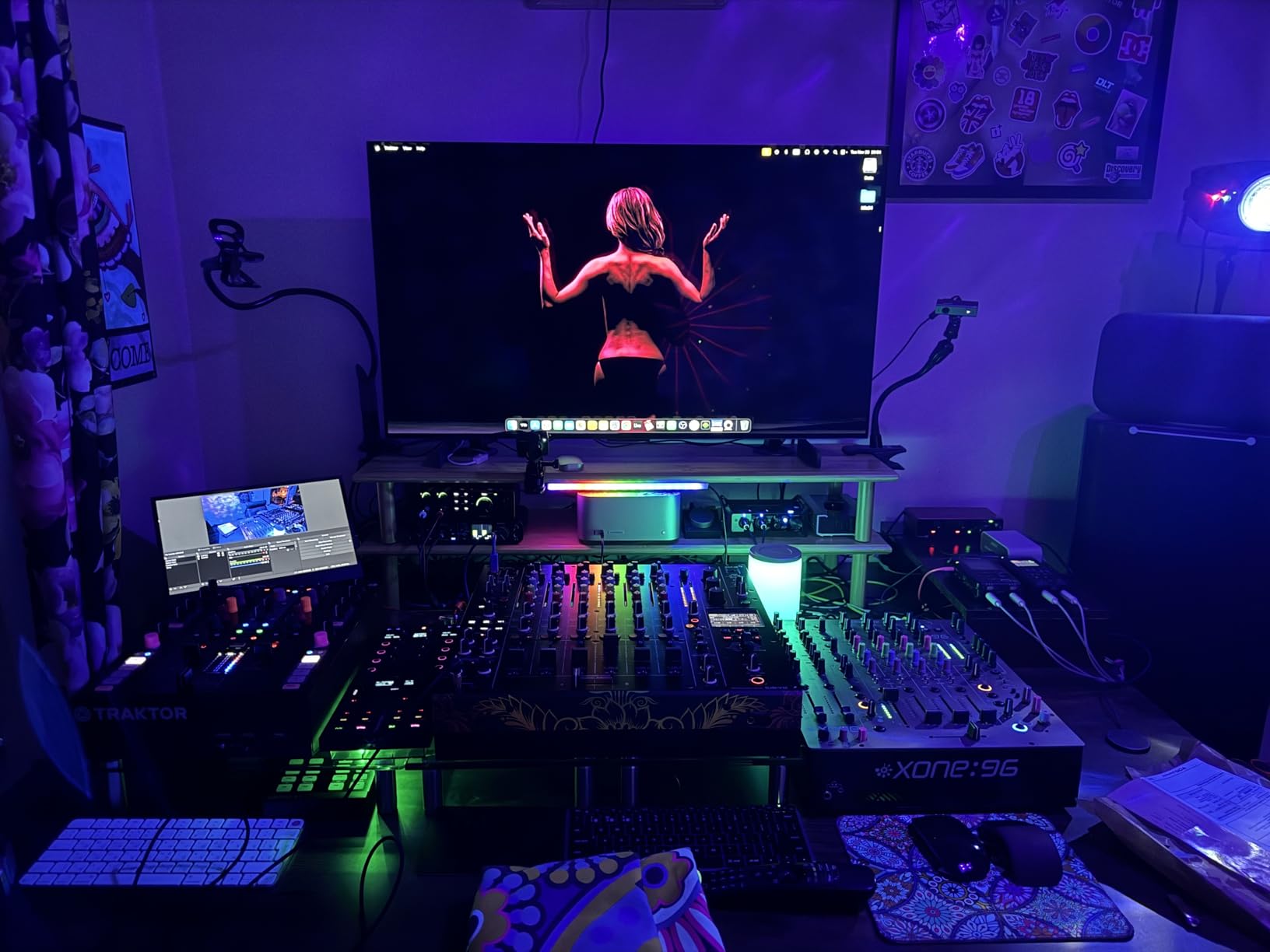 Zoom R4 Multi-Track Recorder for Musicians with 2 XLR/TRS Combo Inputs, 32-Bit Float, Stereo Bouncing Built-In Microphone, Effects, Rhythms, Battery Powered, USB Audio Interface customer photo 2