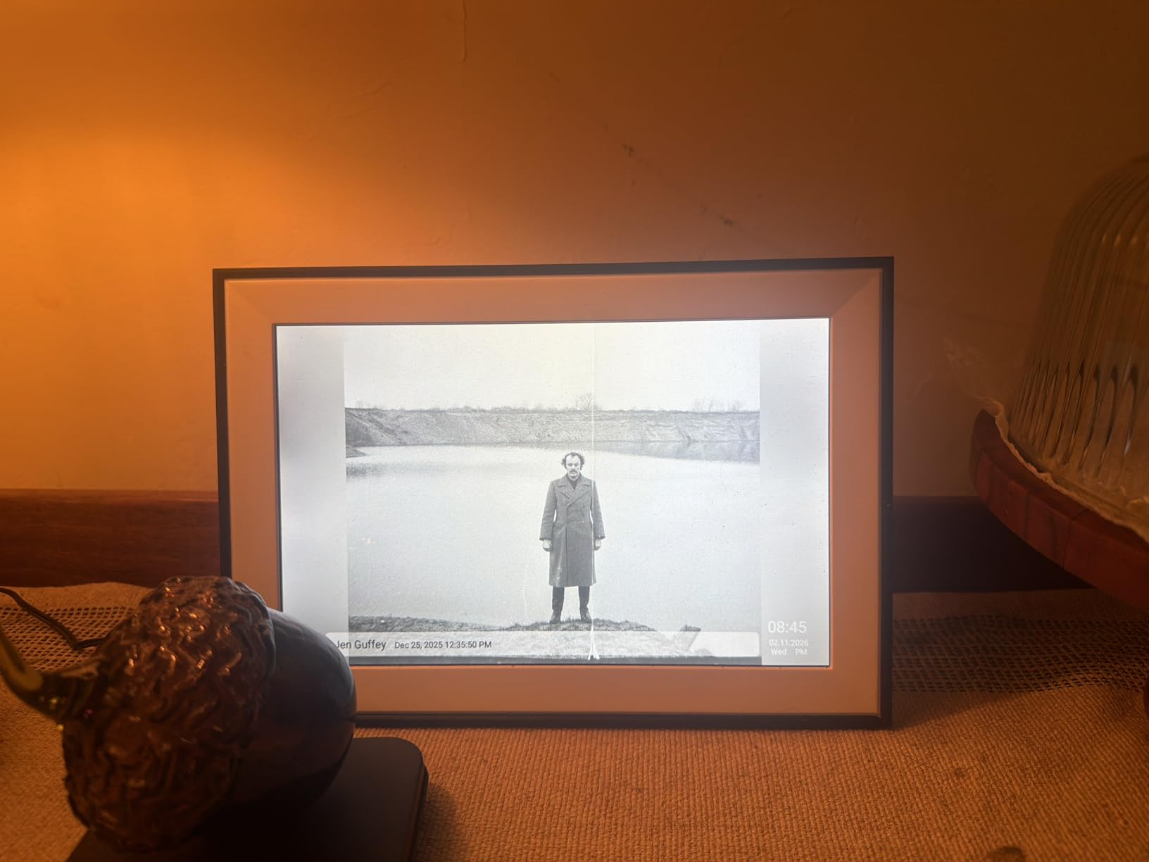 Dragon Touch Large Digital Picture Frame 21.5 inch Screen WiFi Digital Photo Frame Display, 32GB Storage, Auto-Rotate, Share Photos via App, Email, Cloud, Classic 21 (Not Touchscreen) customer photo 1