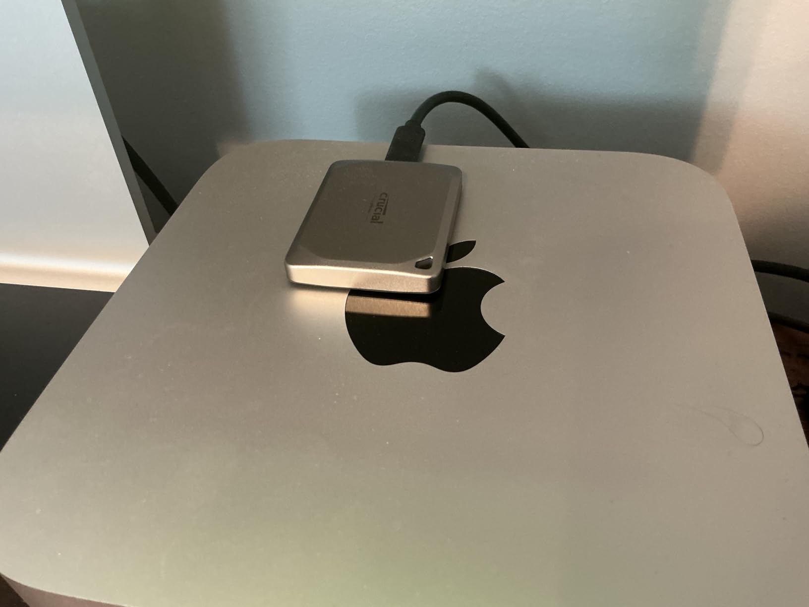 Crucial X9 Pro for Mac 1TB Portable SSD, Up to 1050MB/s Read/Write, USB 3.2 USB-C, Optimized for Apple Devices, Light Gold customer photo 1