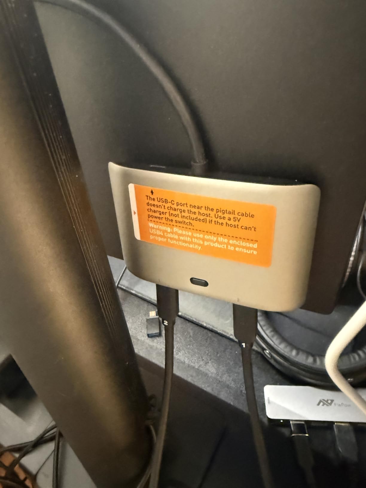 Cable Matters 20Gbps USB C Switch for 2 Computers, Up to 8K@30Hz on Windows, 4K@60Hz on macOS, 140W PD, for Sharing a USB-C/Thunderbolt 4 Monitor or Dock (Not for Dock with an Attached Cable) customer photo 1