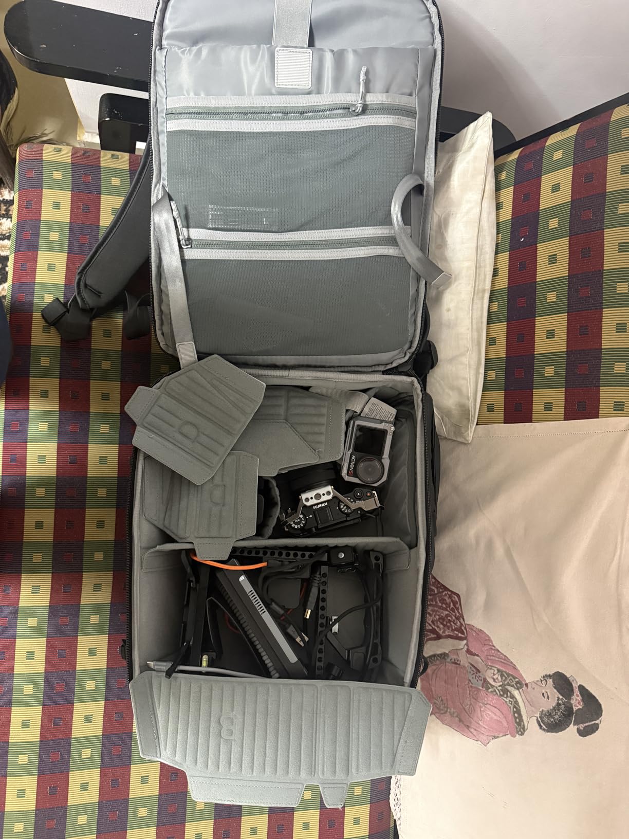 ULANZI Camera Backpack Professional Bag, Water-Resistant Photography Camera Case Anti Theft Travel for Photographers DSLR Mirrorless Camera Lens Tripod Holder 16