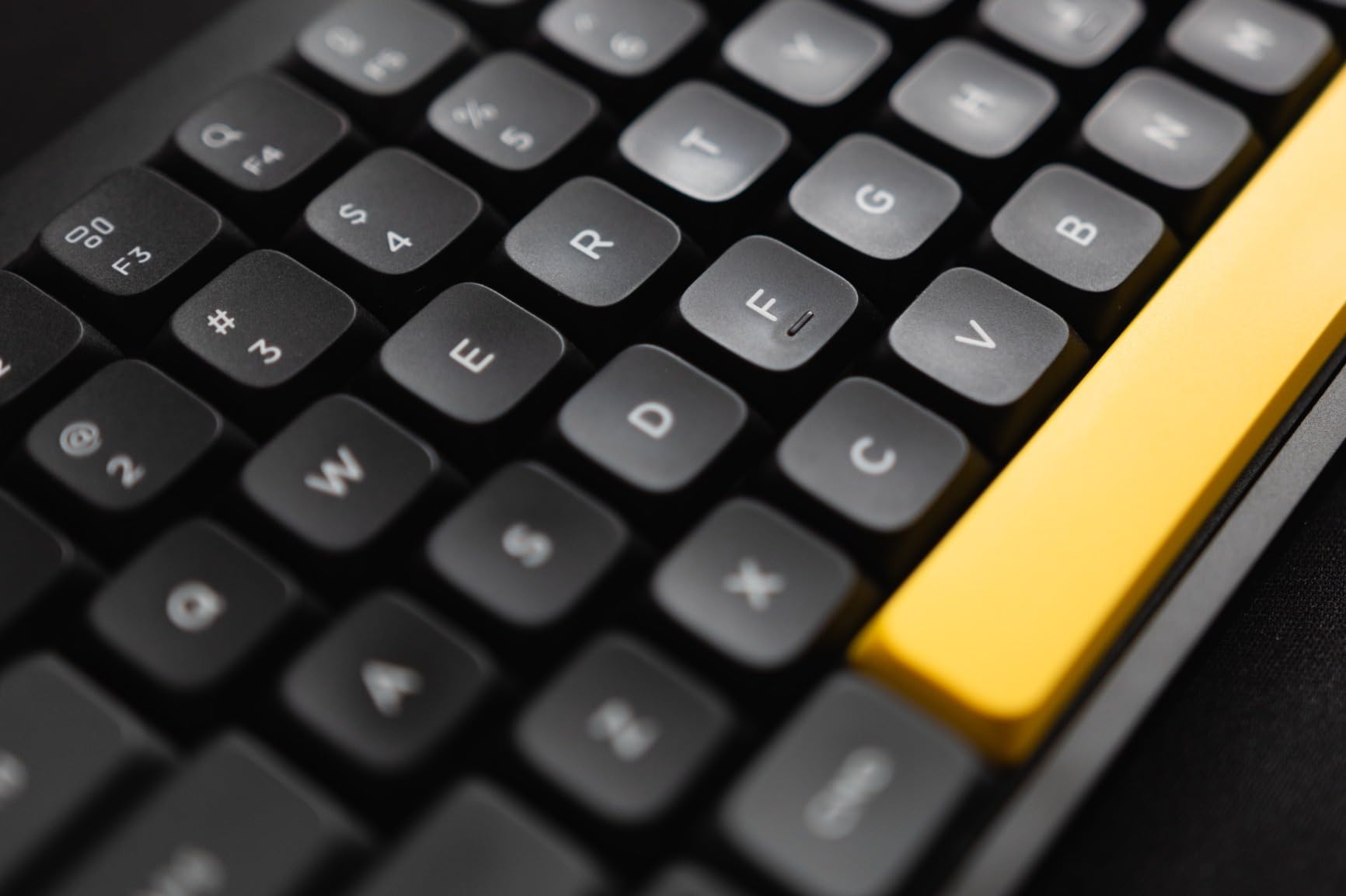 NuPhy Air75 V2 Portable 75% Low Profile Keyboard,84 keys RGB Backlight Wireless Mechanical Keyboard,Supports Bluetooth/2.4G/USB-C,Compatible with Windows/Mac OS/Linux Systems-Black Gateron Moss Switch customer photo 1