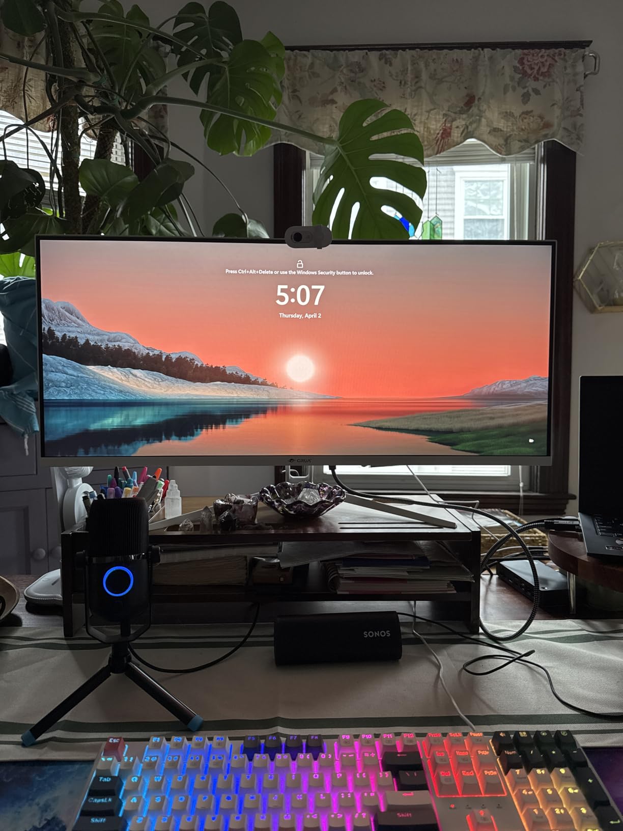 CRUA 24.5Inch Gaming Monitor 165Hz/180Hz, FHD(1920x1080P) 120% sRGB Computer Monitor, Height/Pivot/Swivel/Tilt Adjustable Vertical Monitor, Support FreeSync, DP, HDMI, Wall Mount customer photo 1