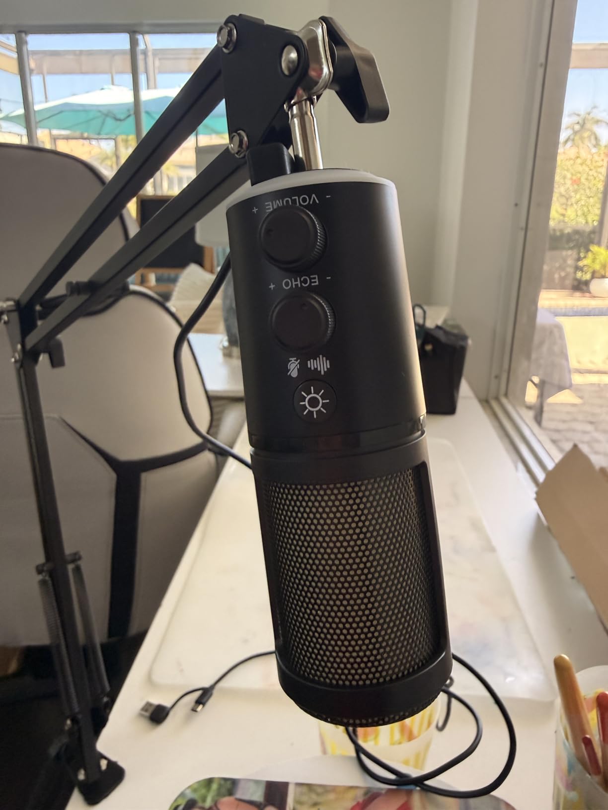 MAONO XLR/USB Dynamic Microphone Kit, RGB Podcast Mic with Software, Mute, Gain Knob, Volume Control, Boom Arm for Streaming, Gaming, Voice-Over, Recording-PD200XS Black customer photo 2