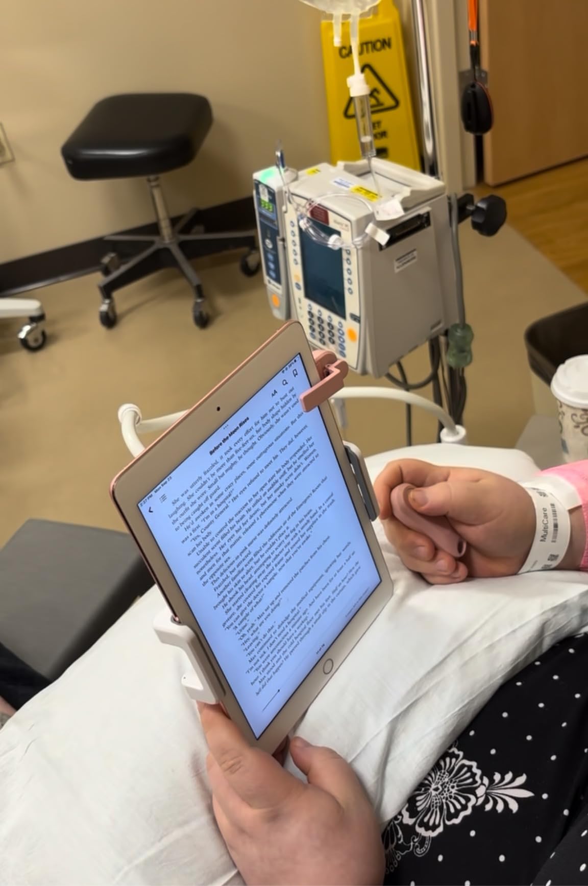 Remote Control Page Turner for Kindle Paperwhite Oasis Kobo eReaders, Camera Camcorder Remote Controls, Page Turner Clicker for ipad Tablets Reading Novels with Wrist Strap Storage Bag customer photo 2