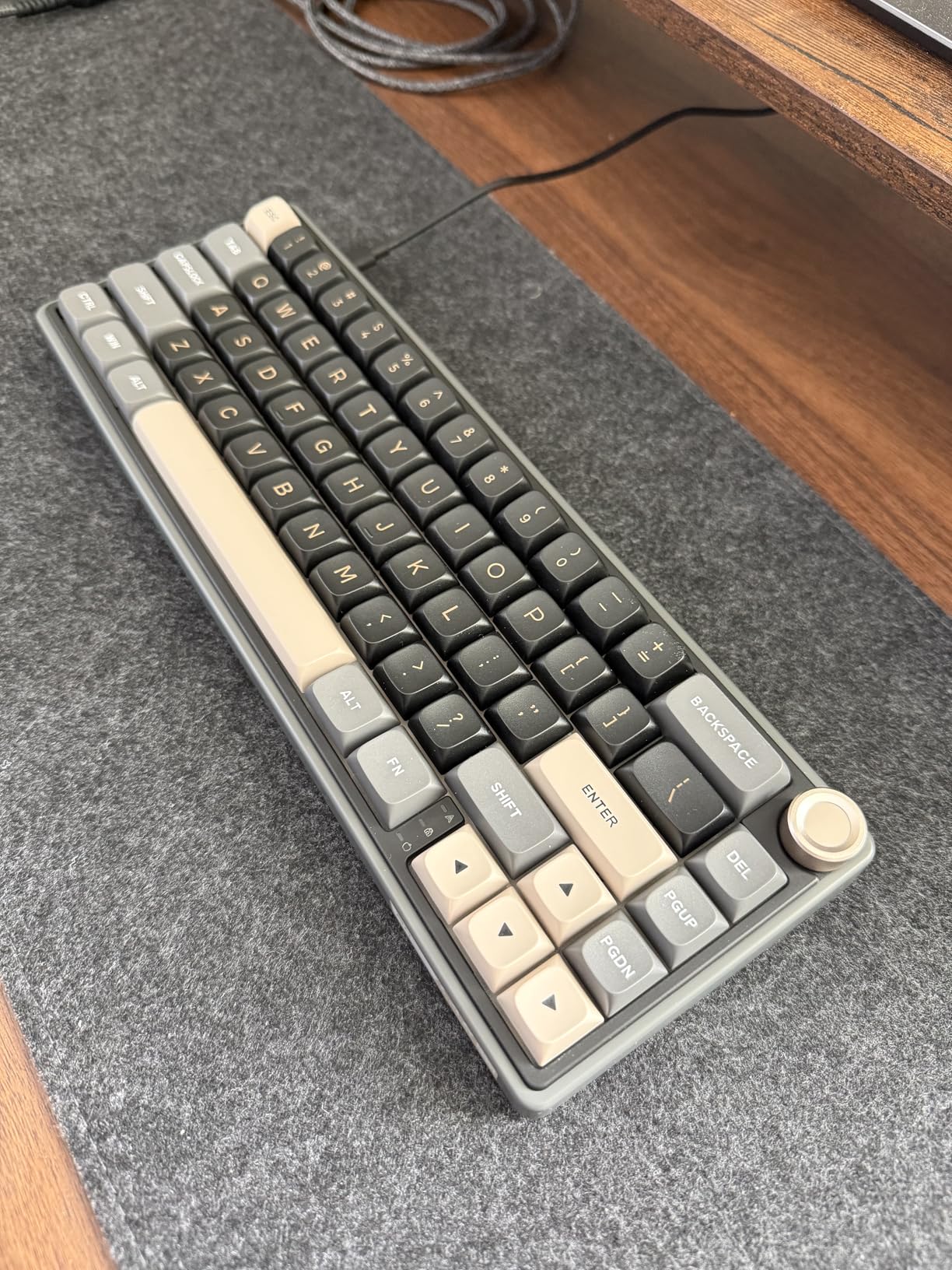 RK ROYAL KLUDGE R65 Wired Gaming Keyboard with Volume Knob, 60% Percent RGB Backlit Mechanical Keyboard Gasket Mount with PBT Keycaps, MDA Profile, QMK/VIA, 66 Keys Hot Swappable Cream Switch customer photo 2