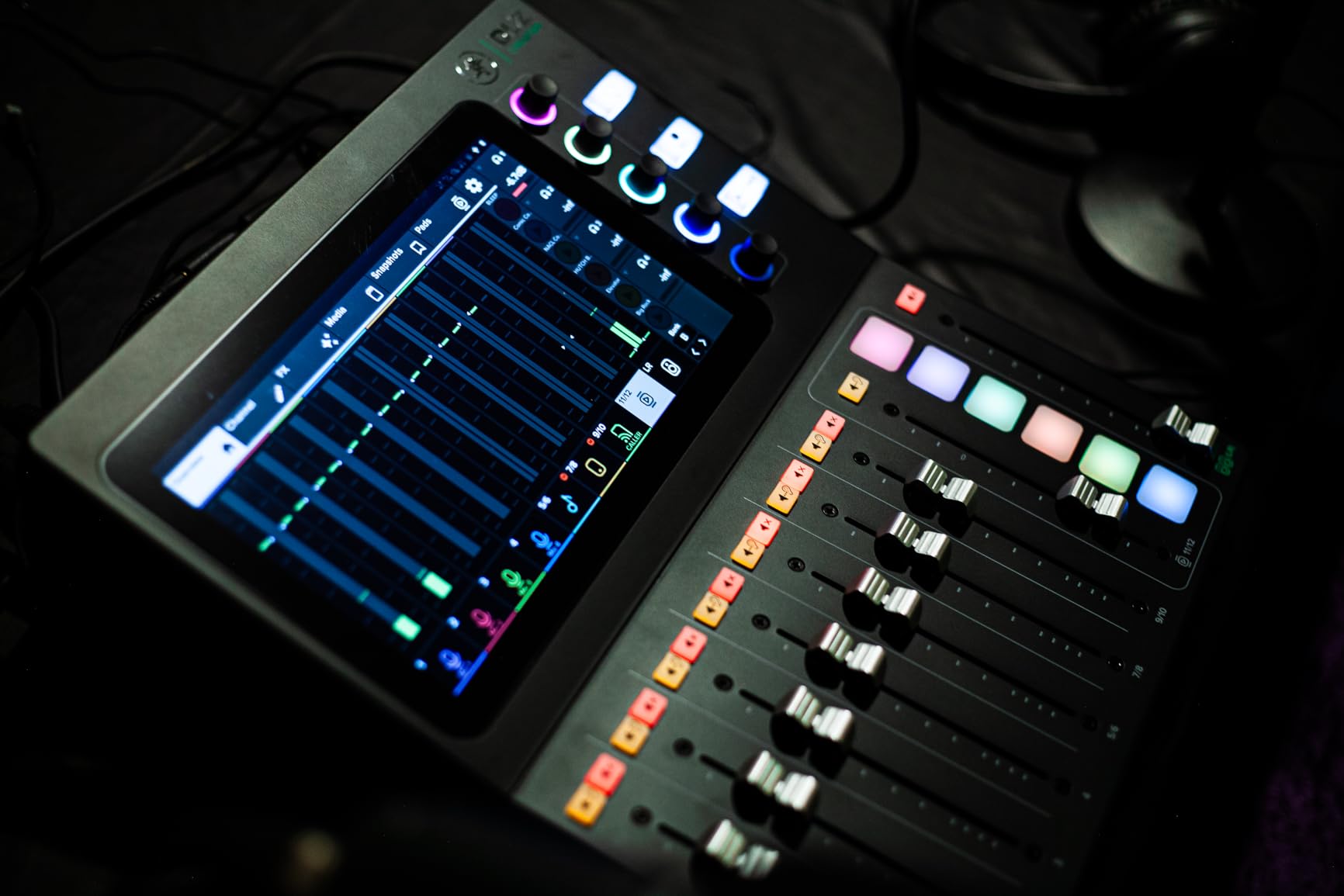 Mackie DLZ Creator XS Adaptive Digital Mixer for Podcasting, Streaming and YouTube with User Modes, Mix Agent Technology, Auto Mix, Onyx80 Mic Preamps customer photo 1