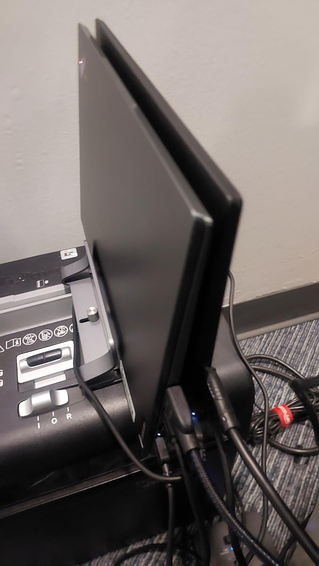 UGREEN 3-Slot Vertical Laptop Stand Holder Desk Compatible with MacBook Pro Air Laptop Stand Desktop Adjustable, Lenovo Ideapad, Surface Book, HP Notebook, Dell Chromebook Up to 17.3 Inch, Space Gray customer photo 1