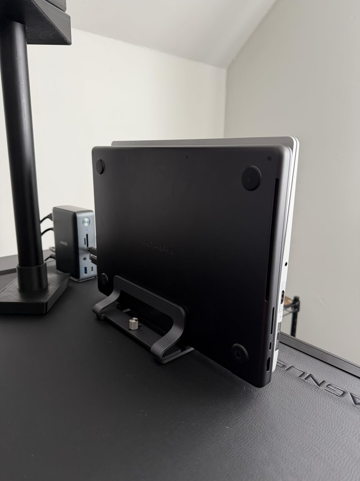 UGREEN 3-Slot Vertical Laptop Stand Holder Desk Compatible with MacBook Pro Air Laptop Stand Desktop Adjustable, Lenovo Ideapad, Surface Book, HP Notebook, Dell Chromebook Up to 17.3 Inch, Space Gray customer photo 2