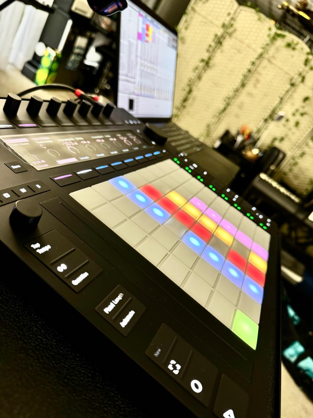 Ableton Push 3 Desktop Controller Workstation with 64 MPE Pads and Audio Interface customer photo 1