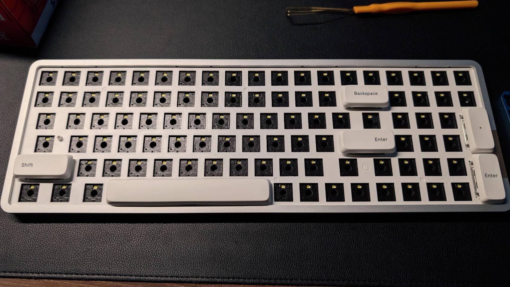 LOFREE Flow Low Profile Mechanical Keyboard, 100 Keys Rechargeable Wireless Keyboards with Bluetooth and Wired Connection for Windows, Mac OS/White Ghost Linear Switches customer photo 1