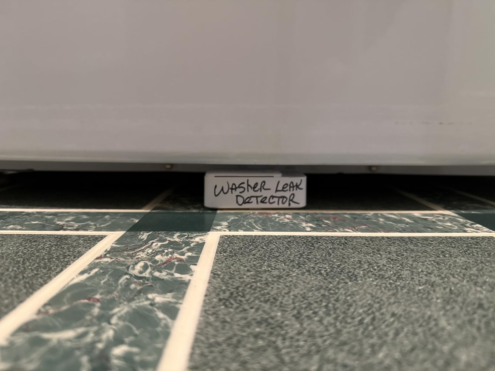 SwitchBot WiFi Water Sensor, Smart Water Leak Detector, 100dB Adjustable Alerts & App Alerts, IP67 Waterproof, Wireless Detector for Kitchen, Bathroom, Basement, No Hub Required customer photo 1