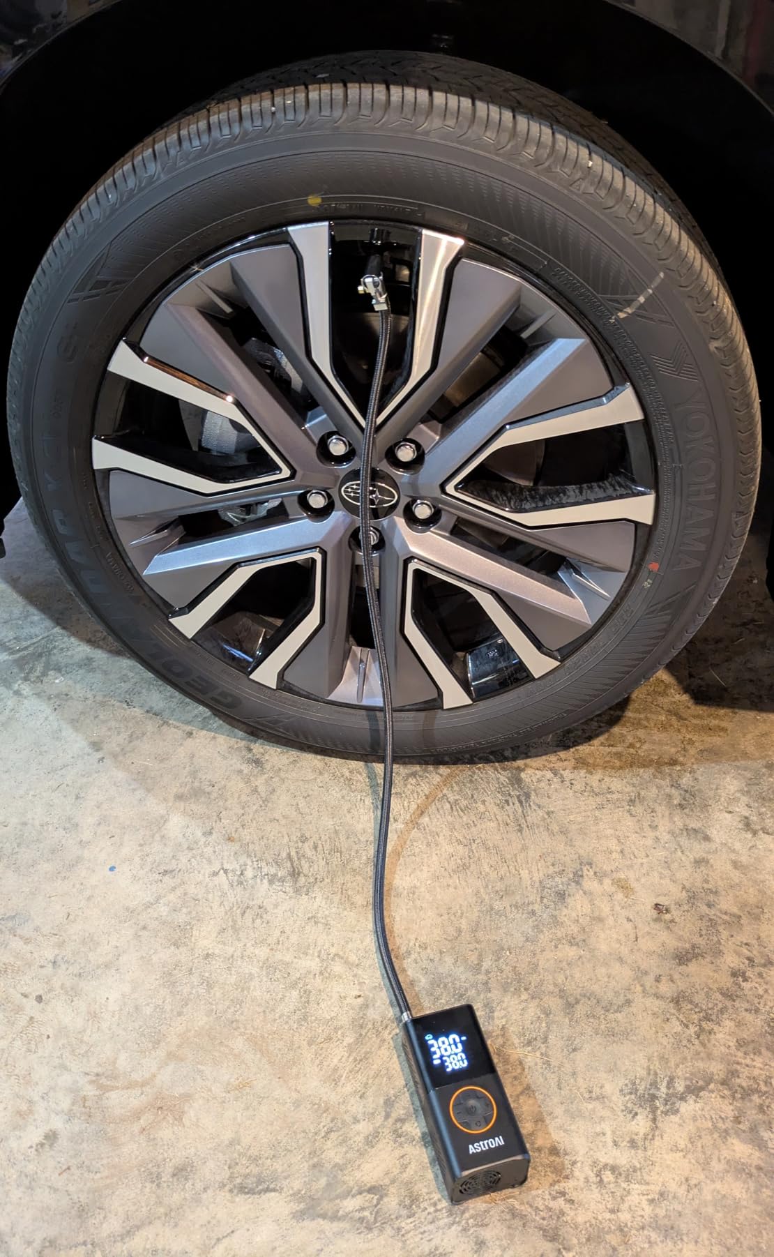 AstroAI L7 Tire Inflator Portable Air Compressor Cordless Mini Bike Pump with Digital Dual Values Display, 150 PSI Car Tires Air Pump with LED Lights&Pressure Gauge for Auto, Motorcycles, Bikes, Balls customer photo 2