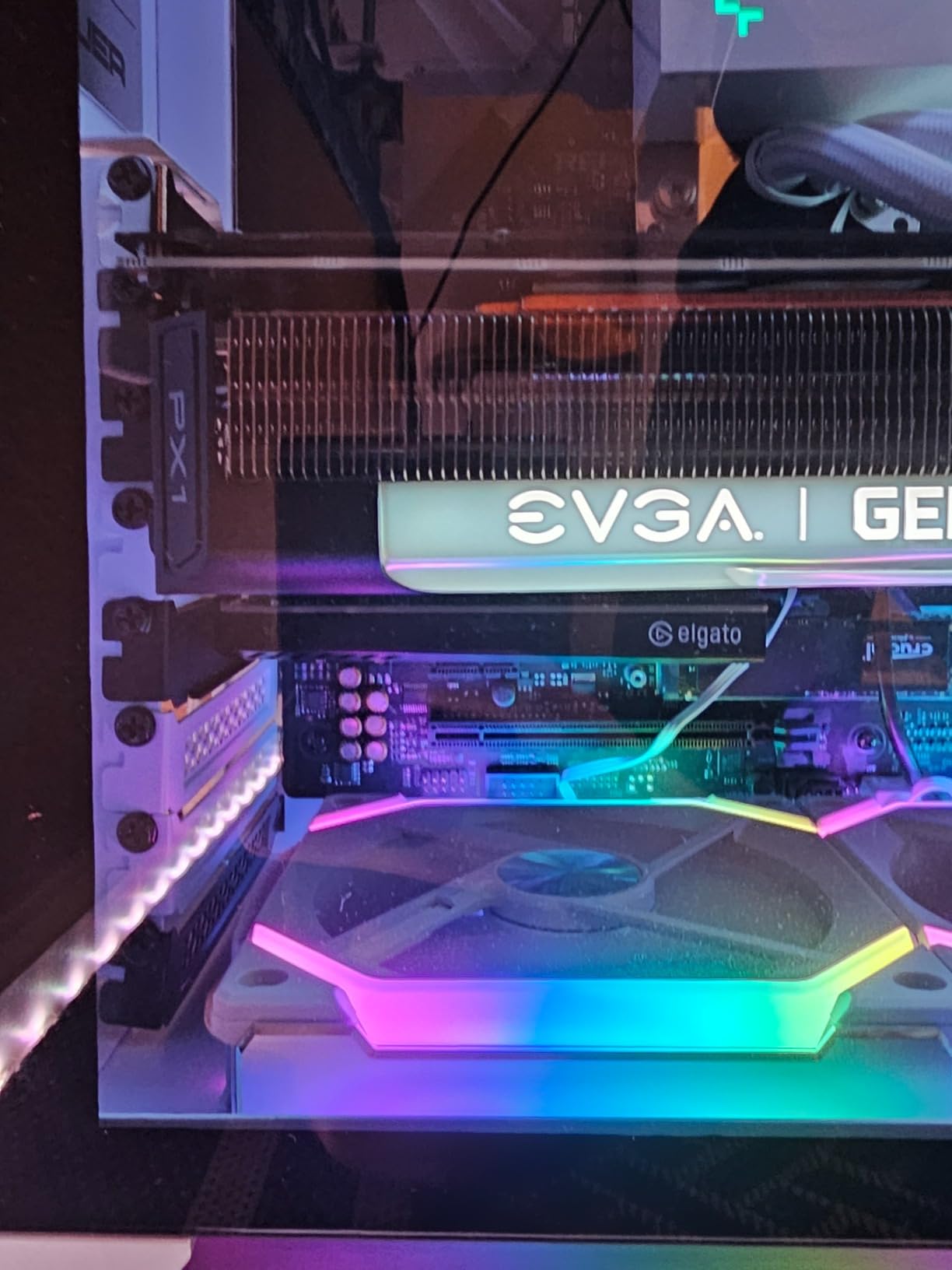 Elgato 4K Pro Internal Capture Card: 8K60 Passthrough/4K60 HDR10, Ultra-Low Latency for PS5 Pro, Xbox Series S, Nintendo Switch 2, for Streaming & Recording, Single & Dual PC Setups customer photo 2