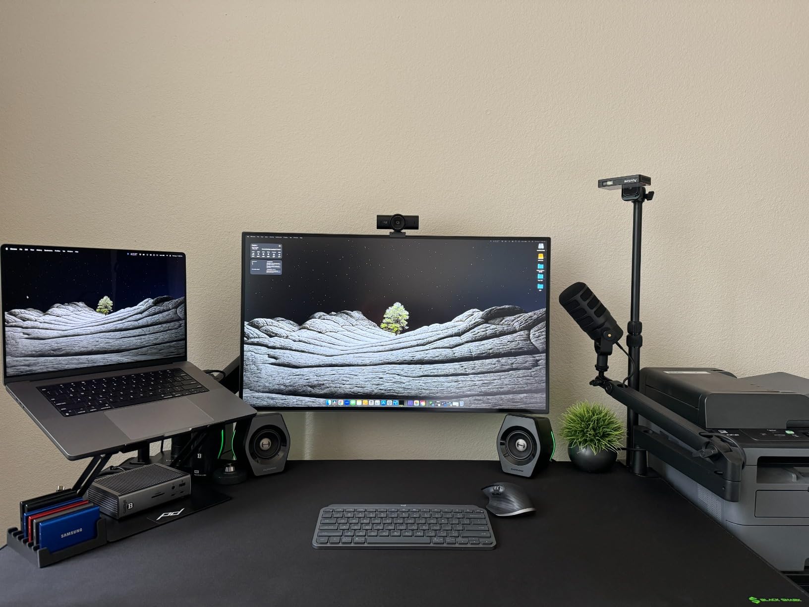 BenQ PD3225U 32 Inch 4K IPS Black UHD Thunderbolt Monitor for MacBook, AQCOLOR, 98% P3, 100% sRGB & Rec.709, DeltaE ≤2, Uniformity, Factory Calibration, USB-C 85W, USB Hub, Daisy Chain, KVM Switch customer photo 2