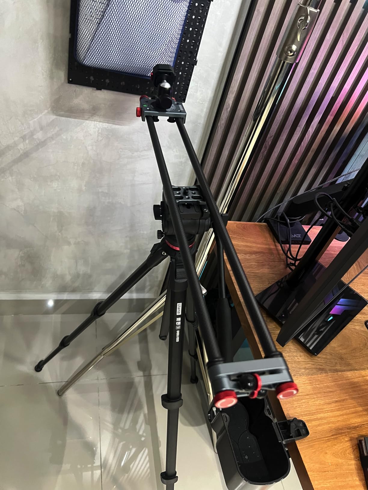 NEEWER 24in/60cm Carbon Fiber Camera Slider with 360° Ball Head/Phone Clamp/Action Camera Mount, Dolly Rail Track with 4 Bearings & Adjustable Legs, Compatible with GoPro Insta360 iPhone Android, CS2M customer photo 1