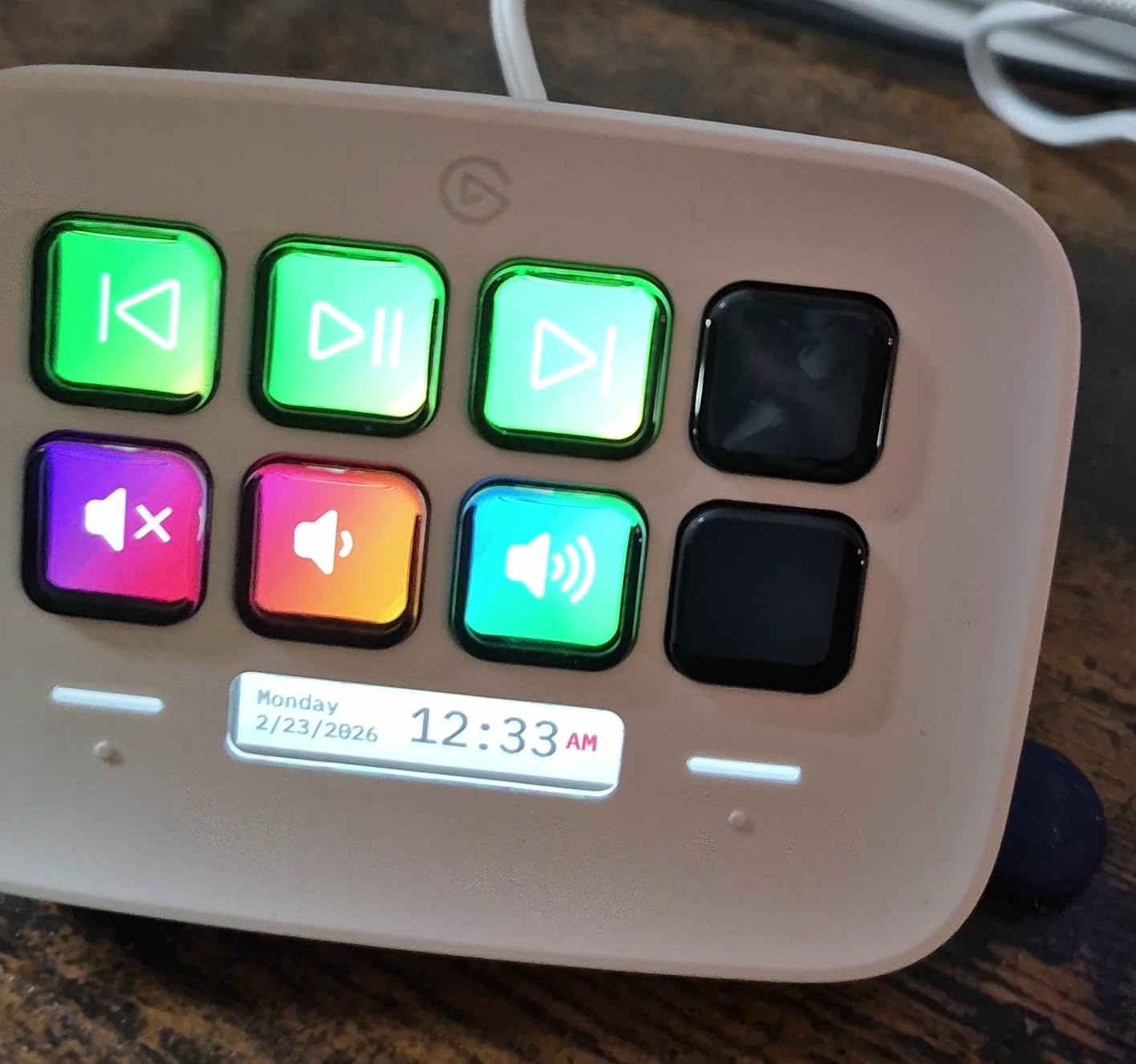 Elgato Stream Deck Neo - 8 Customizable Keys, 2 Touch Points customer photo 1