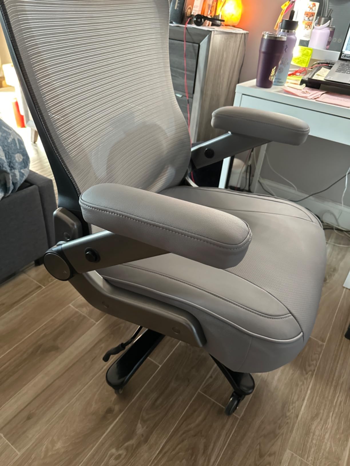 600lbs Big and Tall Office Chair- Heavy Duty Executive Computer Chair with 3D Flip Arms Large Wheels, Ergonomic Mesh High Back Desk Chair, Extra Wide Seat Adjustable Lumbar Support&Headrest customer photo 2