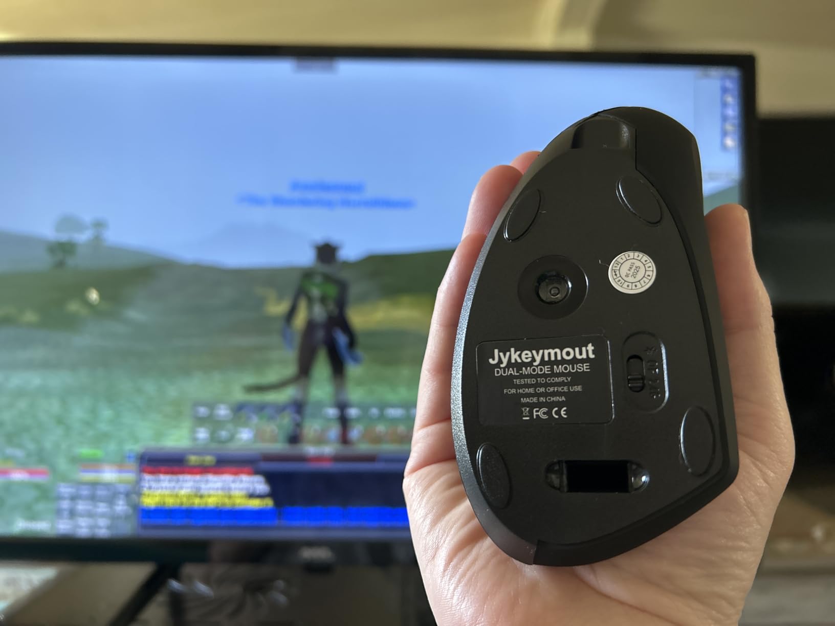 Bluetooth and 2.4G (2-in-1) Rechargeable Wireless Mouse, Ergonomic Vertical Design, 1000/1200/1600 DPI, 6 Silent Buttons, for Laptop, Computer, PC, MacBook, Chromebook-Black customer photo 1