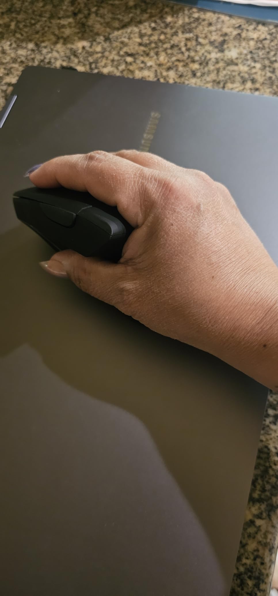 Bluetooth and 2.4G (2-in-1) Rechargeable Wireless Mouse, Ergonomic Vertical Design, 1000/1200/1600 DPI, 6 Silent Buttons, for Laptop, Computer, PC, MacBook, Chromebook-Black customer photo 2