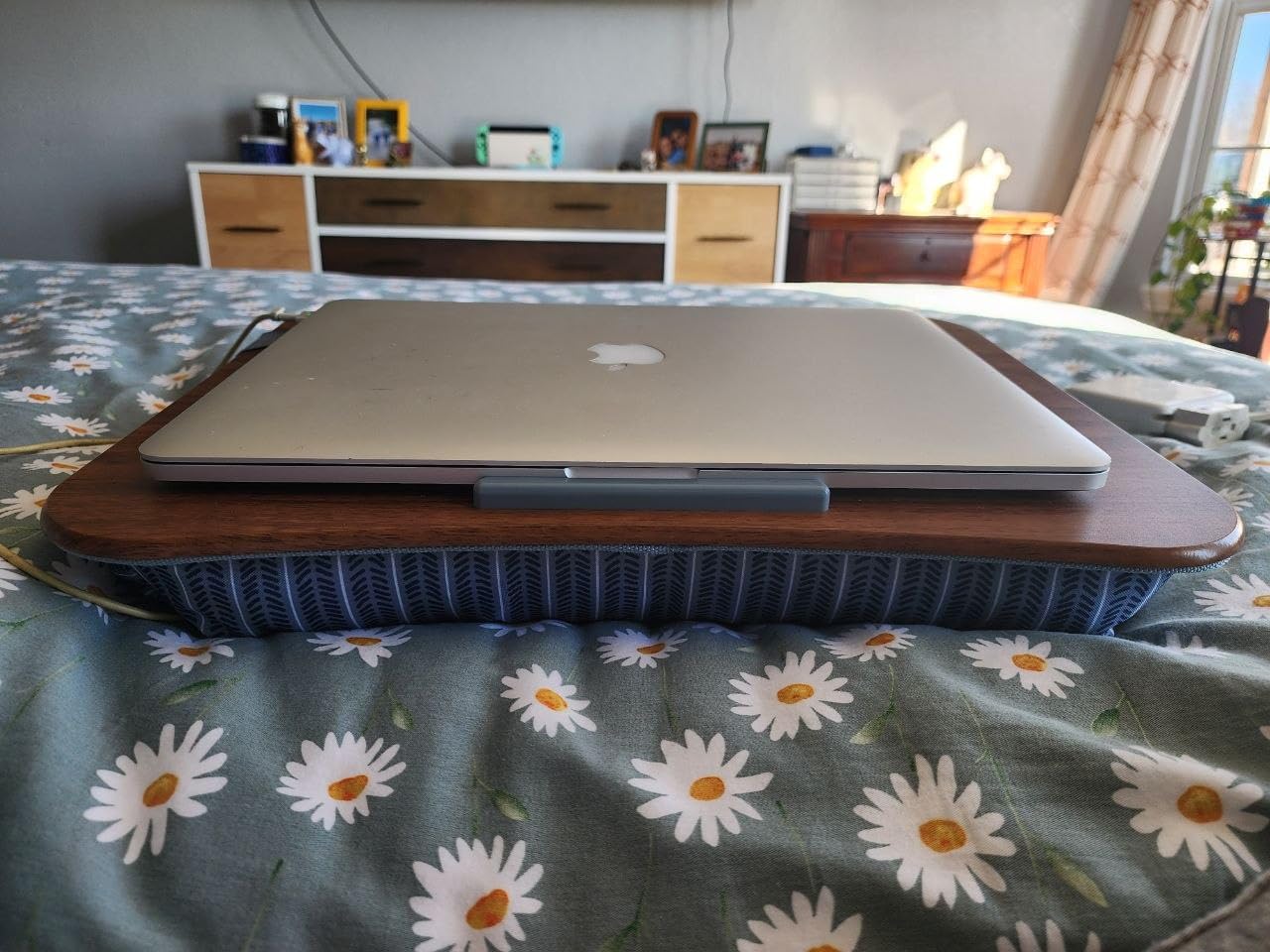 LAPGEAR Designer Lap Desk with Phone Holder and Device Ledge - Arrow Stripes - Fits up to 15.6 Inch Laptops - Style No. 45411 customer photo 1