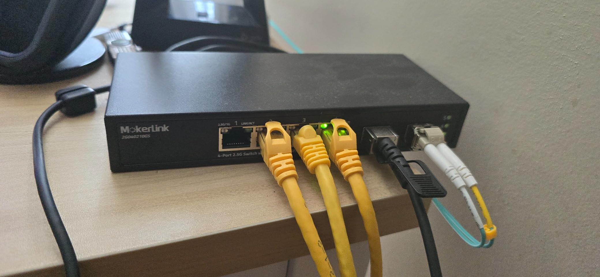 MokerLink 8 Port 10G Unmanaged Ethernet Switch, 10G/5G/2.5G/1G Auto-Adaptive, Plug and Play, Metal Desktop|Rackmount Network Switch customer photo 1