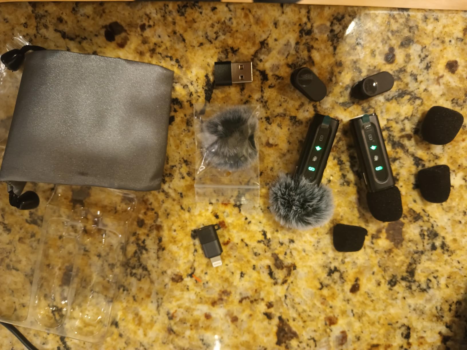 USB C Lavalier Microphone Wireless Mini Mic for Type-C Android Phone/Tablet/PC Video Recording Clip-on Mics with Rotatable Clip&Denoise Recording, Ideal for Vlog Tiktok Youtube Podcast Content Creator customer photo 2