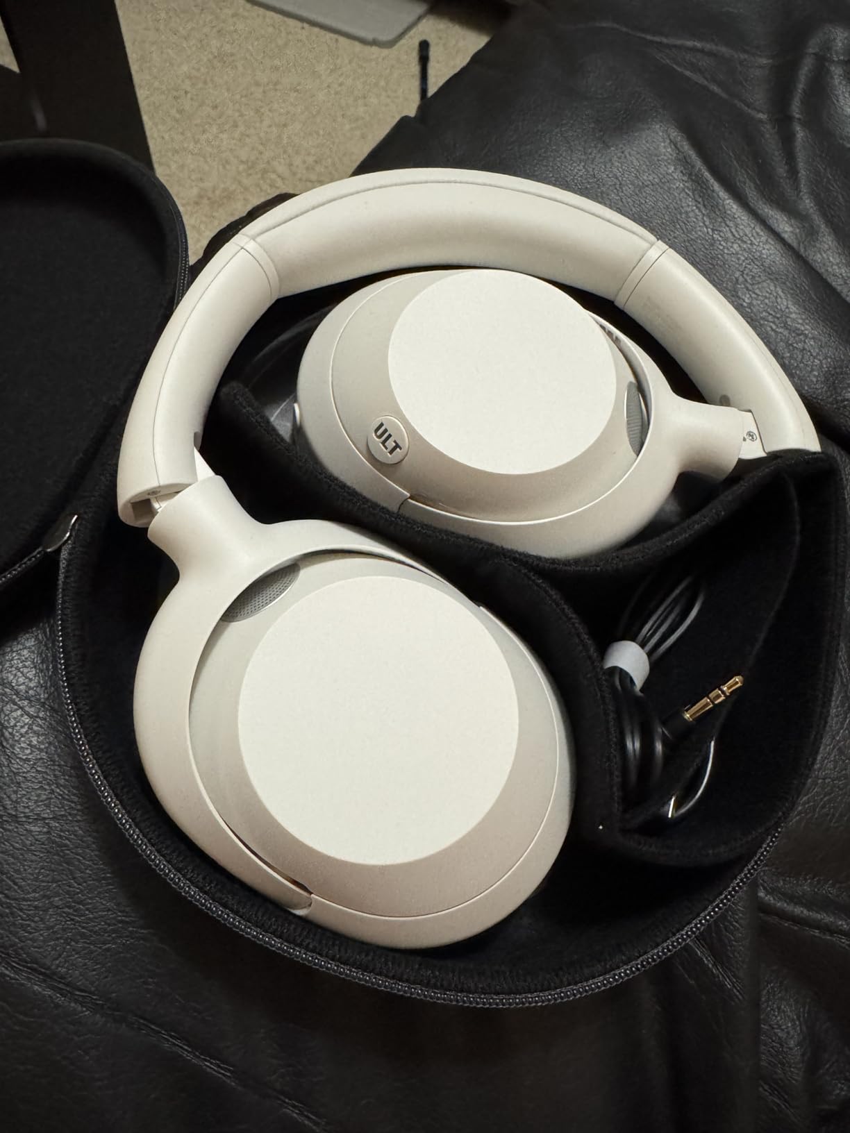 ULT WEAR Over-Ear Noise Canceling Bluetooth Headphones with Alexa Built-in, Comfortable Design, 30-Hour Battery, Massive Bass, & Signature Noise Canceling Found in 1000X Series, Off White customer photo 1