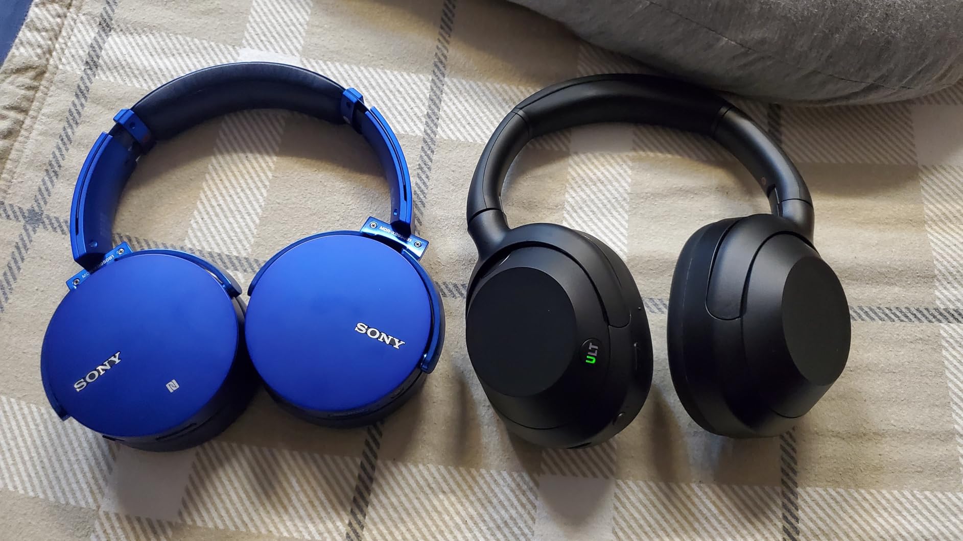 ULT WEAR Over-Ear Noise Canceling Bluetooth Headphones with Alexa Built-in, Comfortable Design, 30-Hour Battery, Massive Bass, & Signature Noise Canceling Found in 1000X Series, Off White customer photo 2