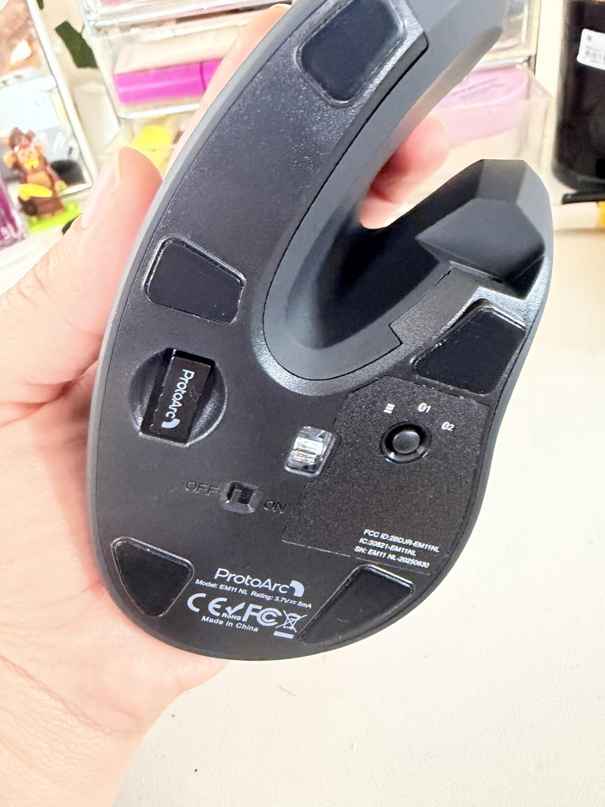 ProtoArc Ergonomic Mouse, EM11 NL Bluetooth Rechargeable Wireless Vertical Mouse, 3 Multi-Device Connectivity for Computer/PC/Laptop, 2.4GHz USB-A Optical Mice for Windows, Mac OS, Black customer photo 2