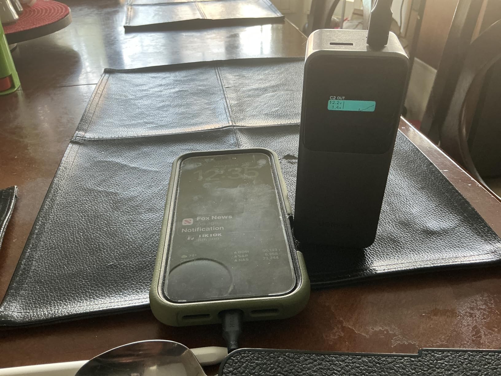 UGREEN Nexode Power Bank 20000mAh 130W Portable Charger 72Wh PD Fast Charging 3-Port USB C Battery Pack with TFT Smart Display for MacBook/iPad/iPhone 17/16/Samsung S26 and More customer photo 1