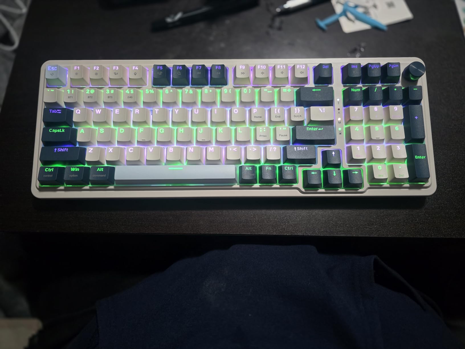 Redragon K686 PRO 98 Keys Wireless Gasket RGB Gaming Keyboard - 3-Mode Win/Mac Mechanical Keyboard with 5-Layer Noise Dampening, Dedicated Knob Control and Hot-Swap in Linear Red Switch customer photo 2