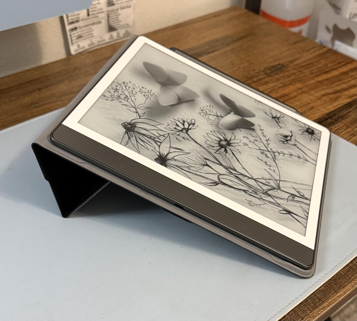 Kindle Scribe (16GB) - Your notes, documents and books, all in one place. With built-in AI notebook summarization. Includes Premium Pen - Tungsten customer photo 1