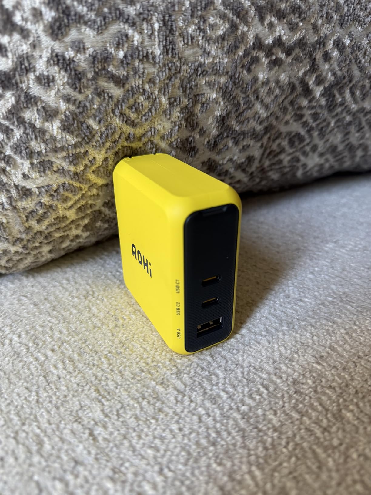 AOHI Youth 140W GaN+ USB C Charger 100W Laptop Fast Charger PD3.1 PPS 3-Port USB C Wall Charger Power Adapter for MacBook Pro 16'', Dell XPS, iPhone 17 Pro Max, iPad Pro, Tablet, Chromebook, Yellow customer photo 2