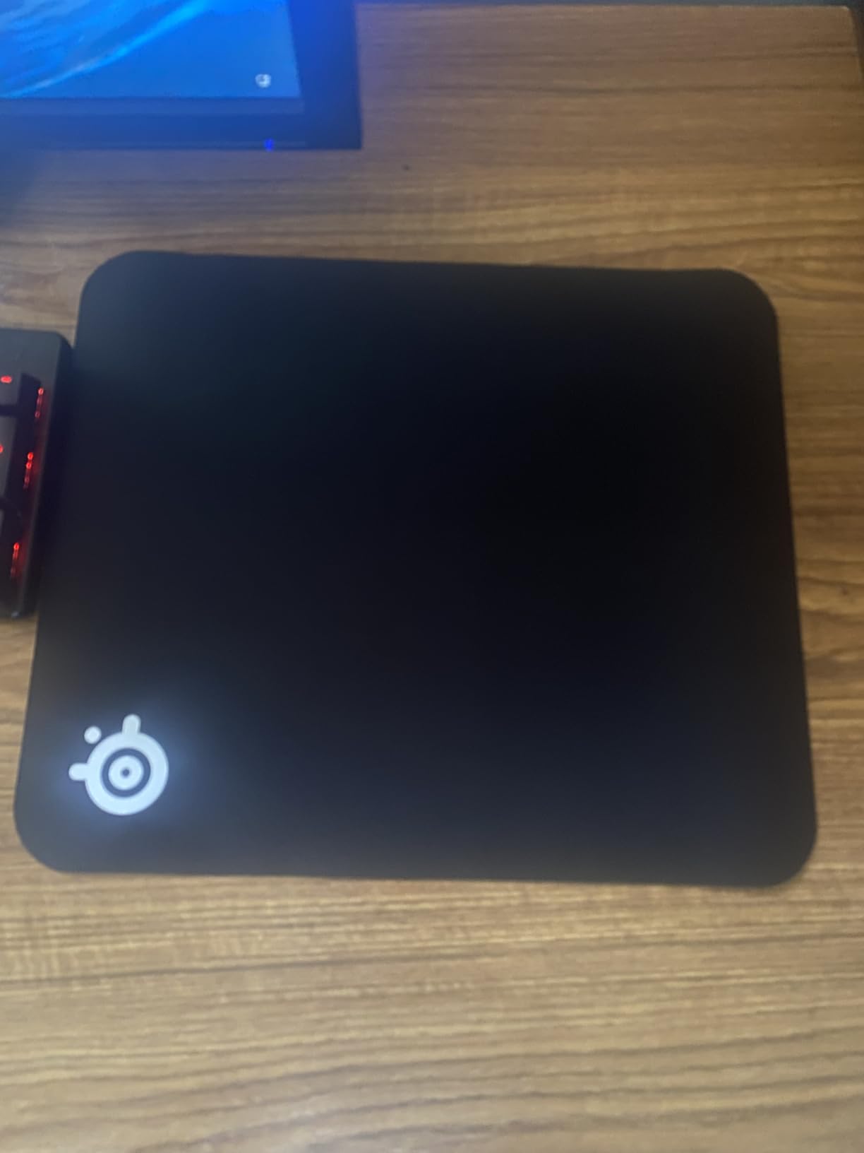SteelSeries QcK Gaming Mouse Pad - XXL Cloth - Peak Tracking and Stability - Esports Mousepad - Never-Slip - Full Desk Coverage customer photo 2