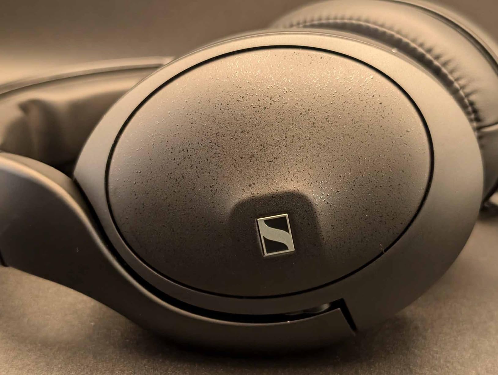 Sennheiser HD 620S Closed-Back Over-Ear Audiophile Headphones - Natural Spatial Imaging, Low Distortion, Comfortable All-Day Design, Detachable Cable - Ideal for Focused Listening, Gaming, and Desk customer photo 1