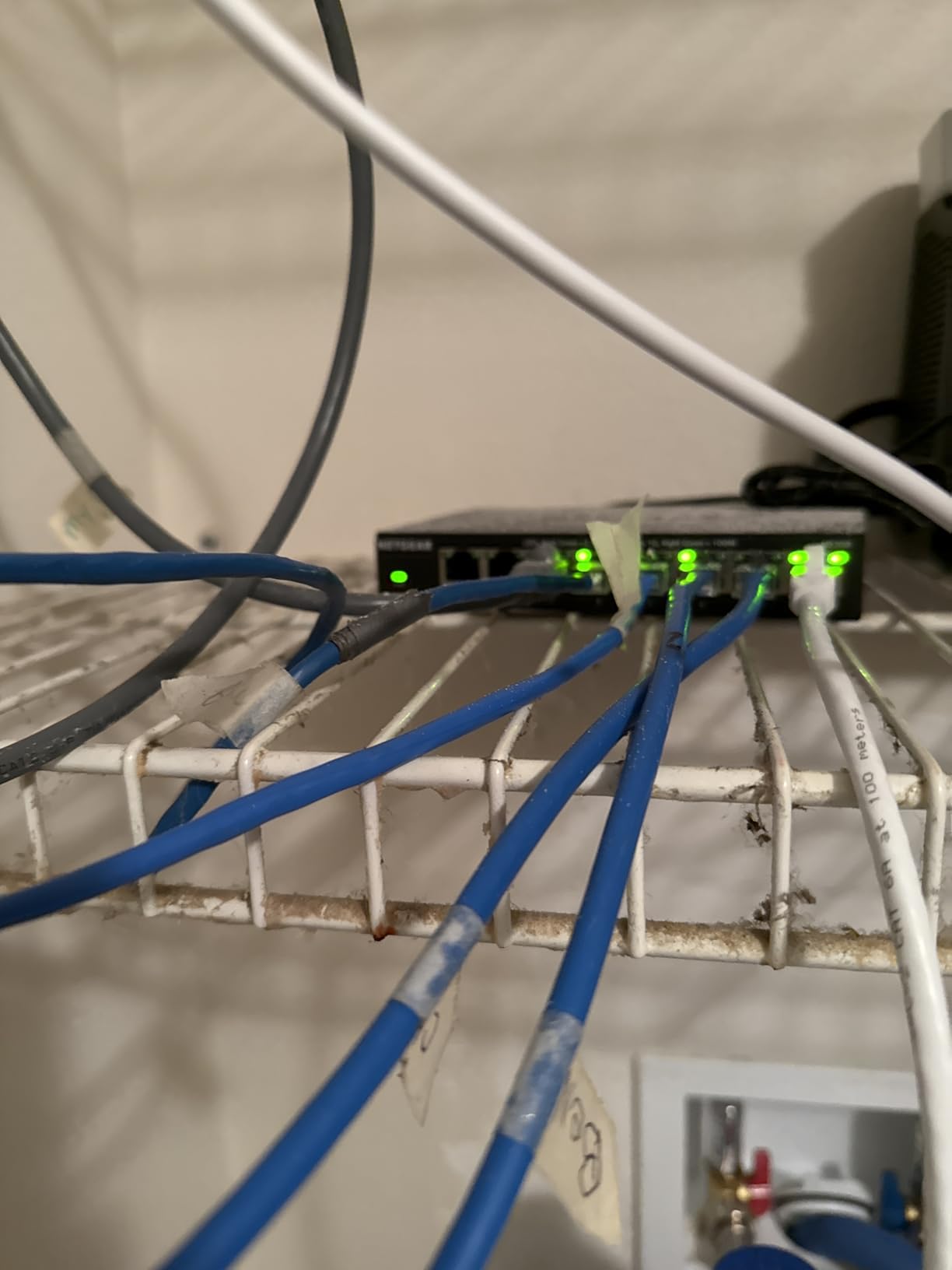 NETGEAR 8-Port 2.5G Multi-Gigabit Ethernet Unmanaged Network Switch (MS308) - with 8 x 2.5Gbps Ports, Desktop or Wall Mount, Metal Case customer photo 2