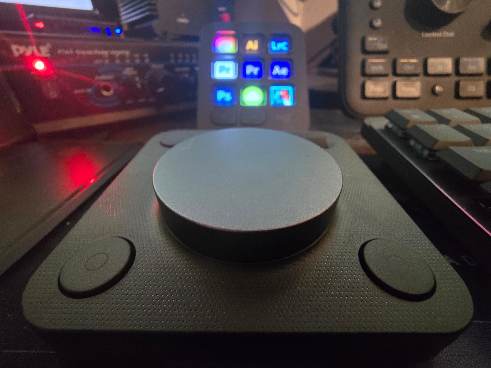 Logitech MX Creative Console, 9 Customizable LCD Keys, Stream Deck Accessories, Connectivity Technology USB-C, Control Dial for Graphic Design, Zoom, Spotify - Graphite, 3-Month Adobe Cloud Membership customer photo 2