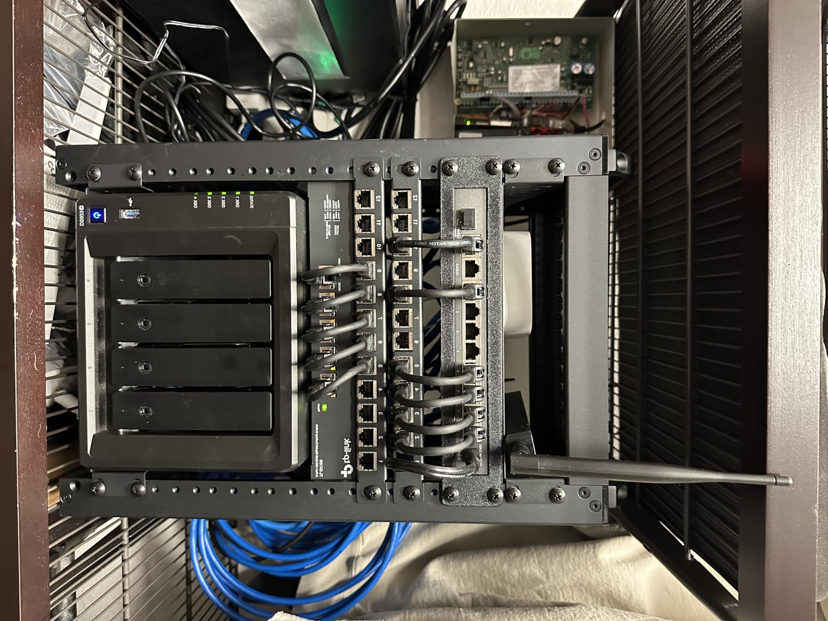 GeeekPi 12 Port Patch Panel, 10inch 0.5U CAT6 Network Patch Panel for DeskPi RackMate T1/T0/T2/T1 Plus/T0 Plus/TL1 and 10 Inch Server Rack/Network Cabinet customer photo 2